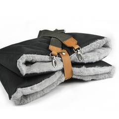 Kuschelige Hunde-Reisedecke mit Gurt • schwarz | grau • FANNY