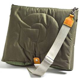 Reisedecke FANNY mit Gurt für den Hund • oliv | waldgrün