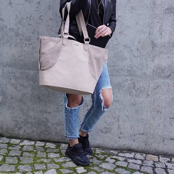 HUNDETASCHE ELVA aus Leder in LIGHT GREY, gefüttert • Labbvenn®