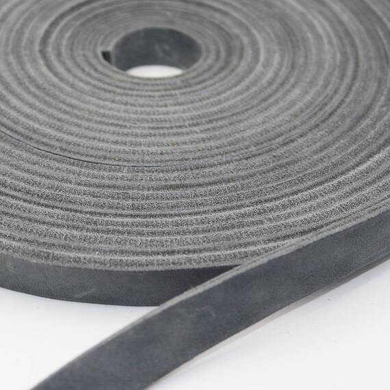 Markenhalsband aus Fettleder • 13 Farben, verschiedene Beschläge