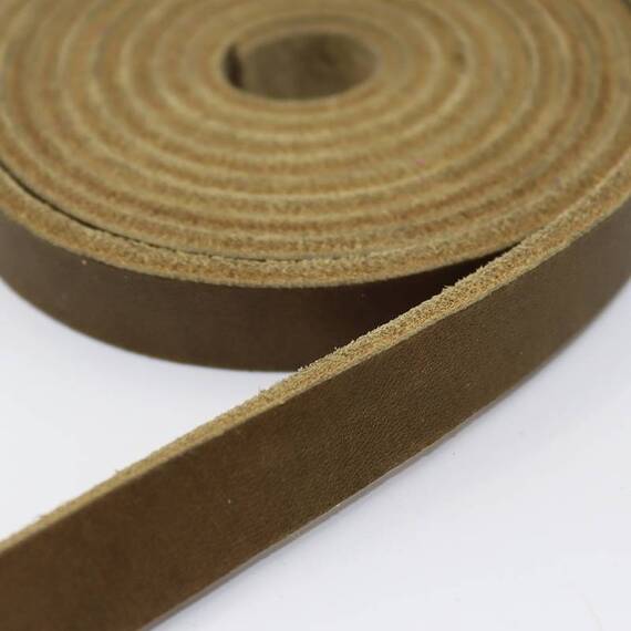 Markenhalsband aus Fettleder • 13 Farben, verschiedene Beschläge