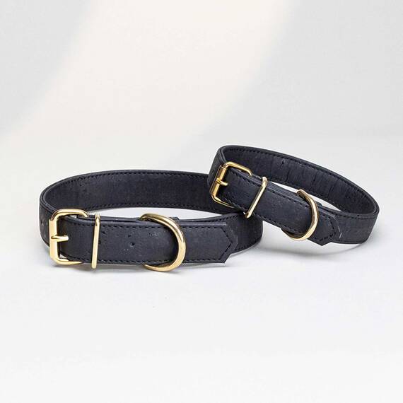 Halsband aus Korkleder, verstellbar • João Dark Glow • schwarz mit Messing