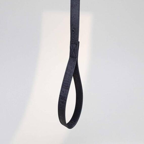 Hundeleine Korkleder mit Griffschlaufe • Isilda All Black