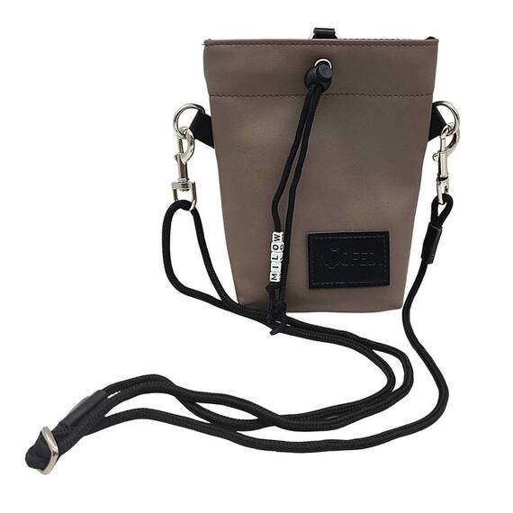 Leckerlibeutel Kunstleder braun mit Umhängegurt • MUDDY