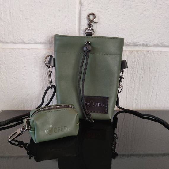 Leckerlibeutel Kunstleder oliv mit Umhängegurt • ARMY GREEN