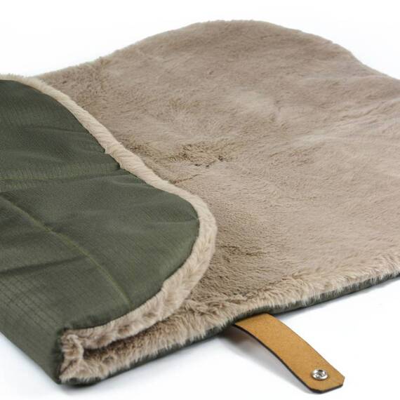 Kuschelige Hunde-Reisedecke mit Gurt • oliv | nougat • FANNY
