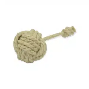 Schleuderball für Hunde aus naturbelassenem Hanfseil.