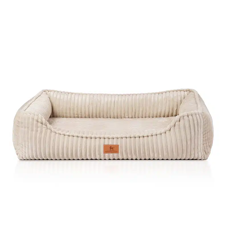 Hundebett mit Bezug aus cremefarbenem Cordsamt
