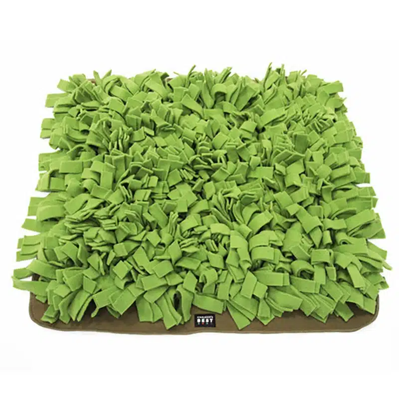 dicht geknüpfte Schnüffelmatte aus dickem, grünem Fleece