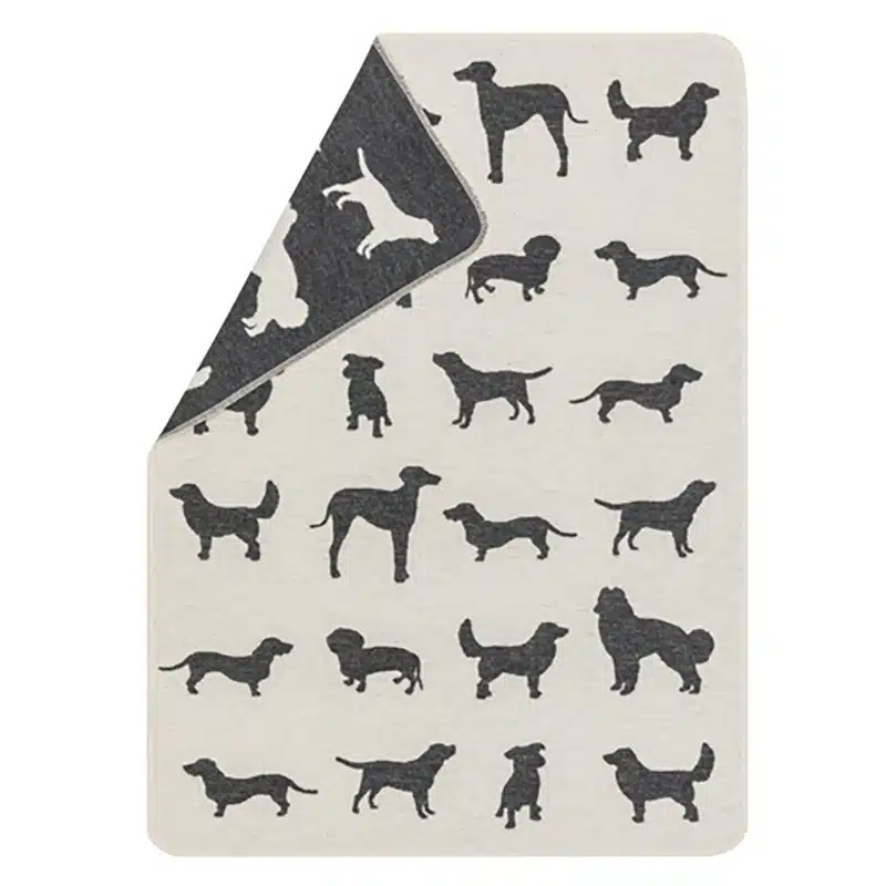 Hundedecke mit DOGS ALLOVER Motiv von David Fussenegger. Double Face Werbung mit verschiedensten Hunderassen von Windhund über Pudel bis Dackel. Dunkelgrau und Ecu.