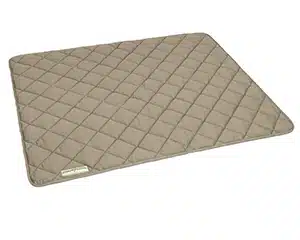Hundedecke Sofa – angenehm gepolstert und abgesteppt aus Baumwolle in Sand