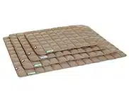 95°C waschbare Steppdecke für Hunde von Doctor Bark. Sandfarben. Verschiedene Größen erhältlich.